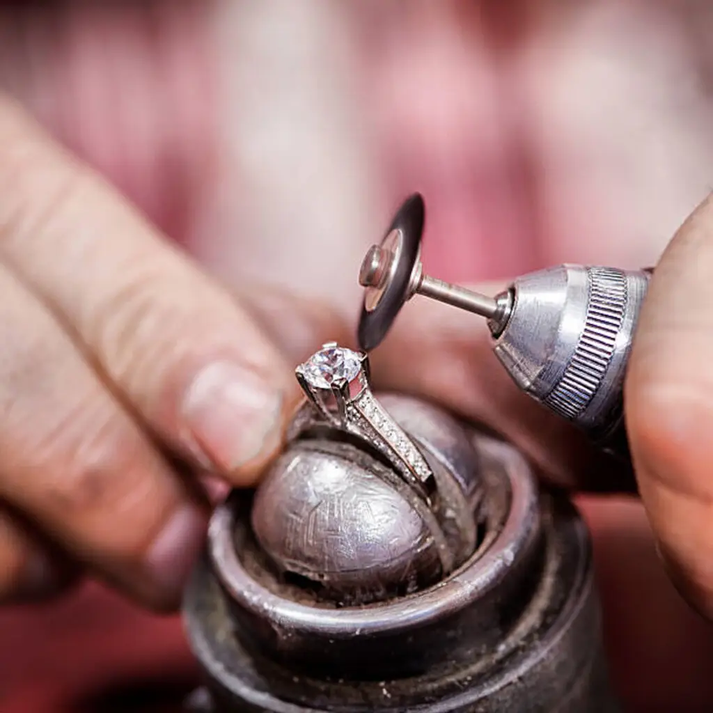 Why Small Businesses Should Partner with a Jewellery Manufacturer