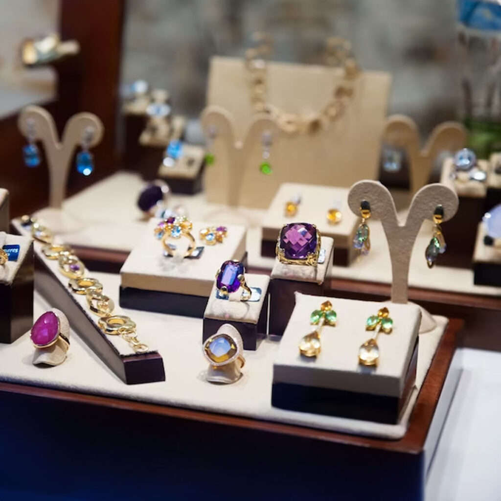 Your Ultimate Guide to Jewellery Auctions in the UK