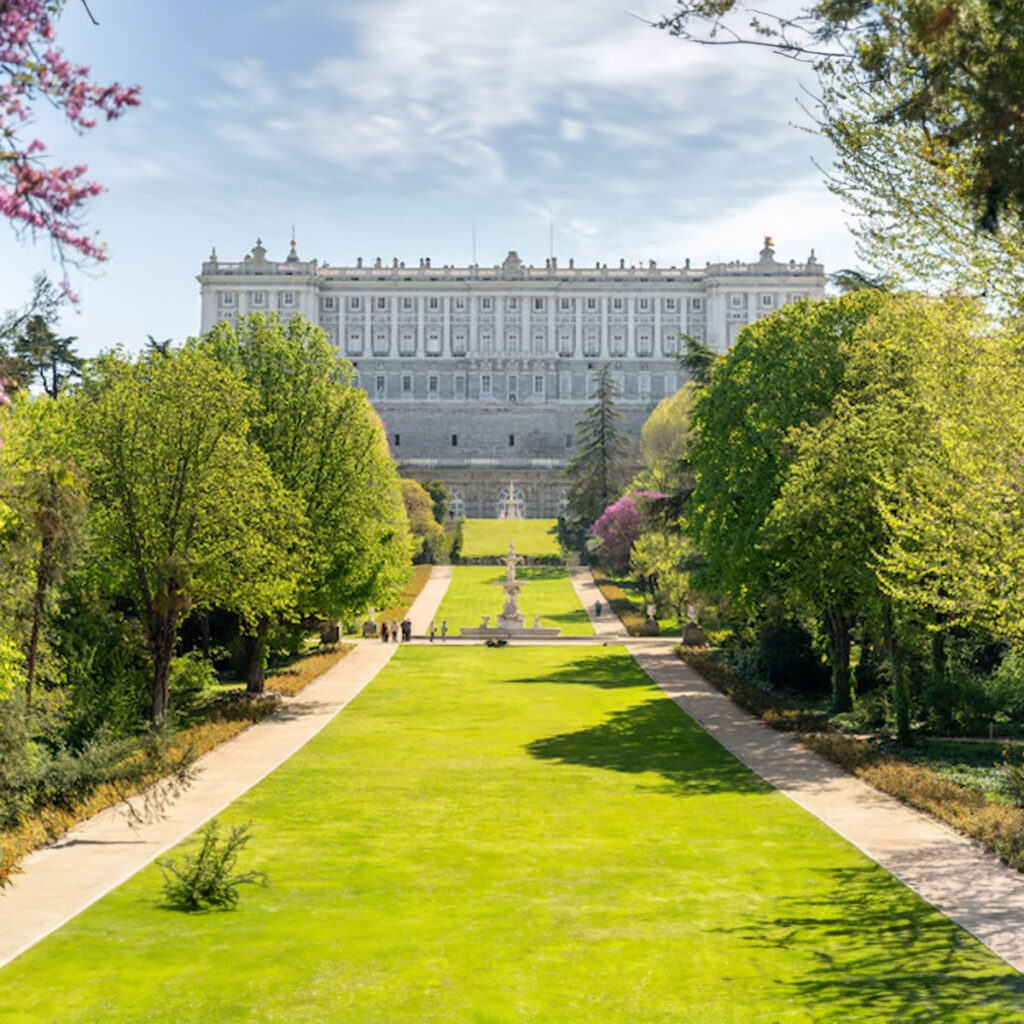 Experience the Vibrant Autumn Life of Madrid